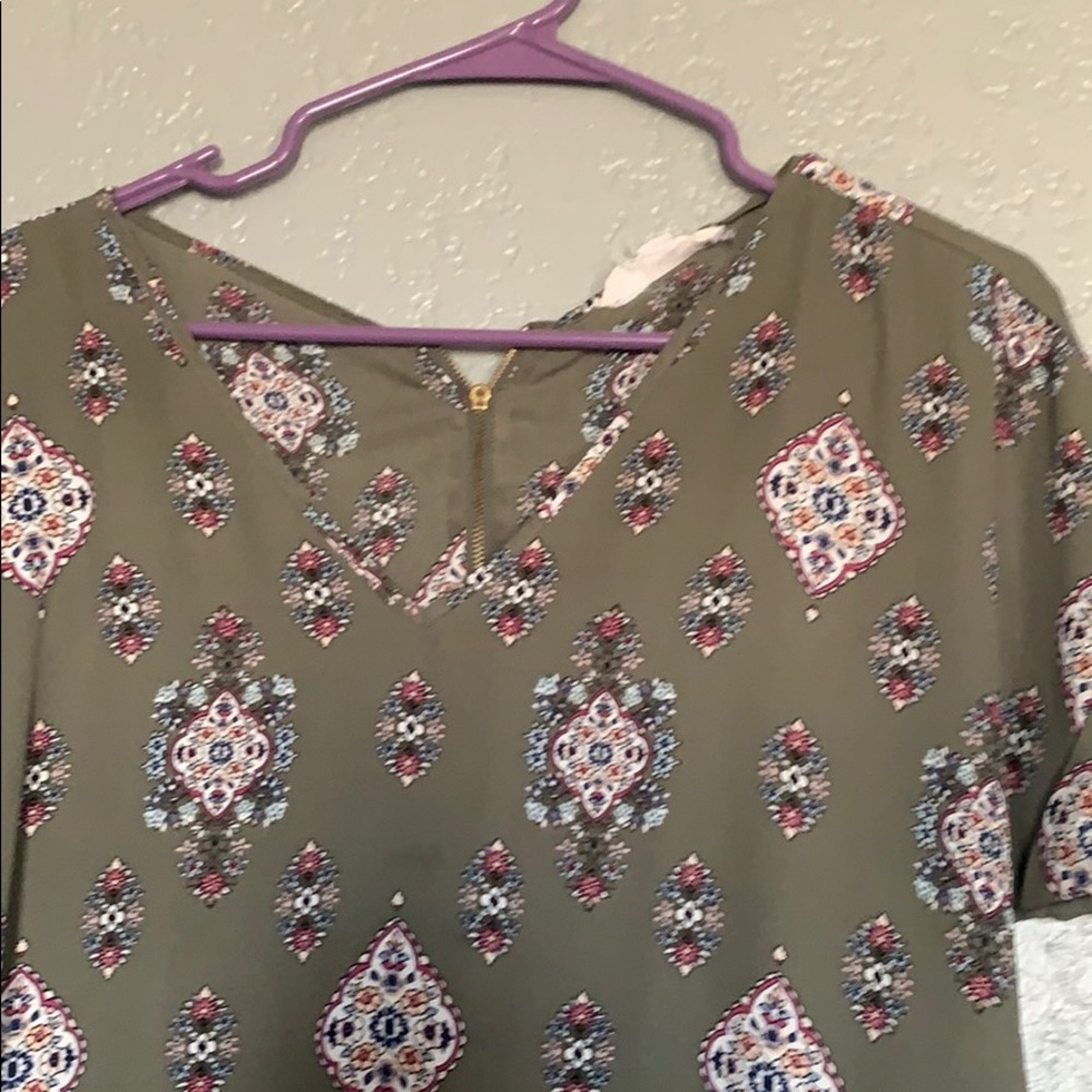 Green Blouse - Picture 3 of 3